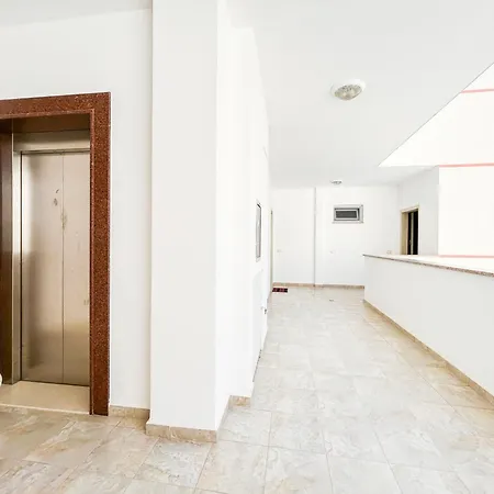 Velvet Horizon Retreat H13 Διαμέρισμα Golem (Tirana)